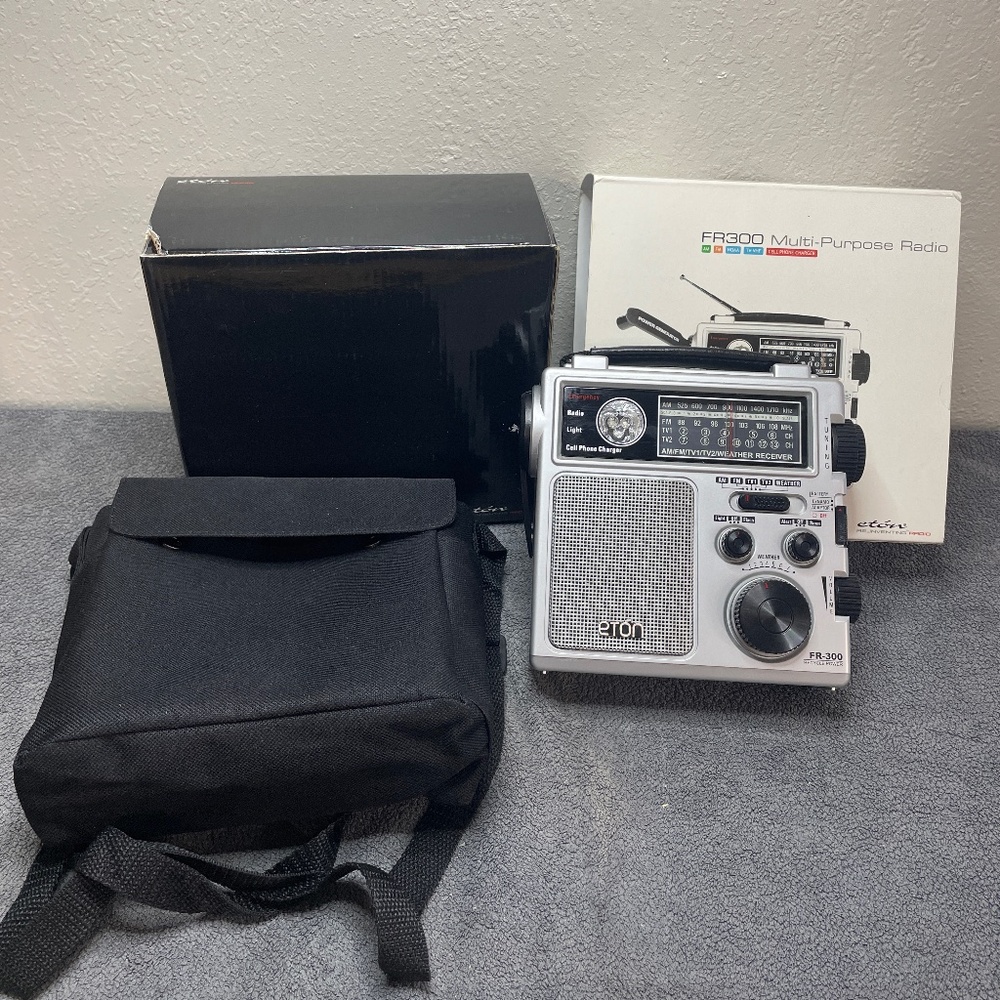 Eton FR300 Eton FR300 Emergency Radio Weather Crank AM FM Charger Light
